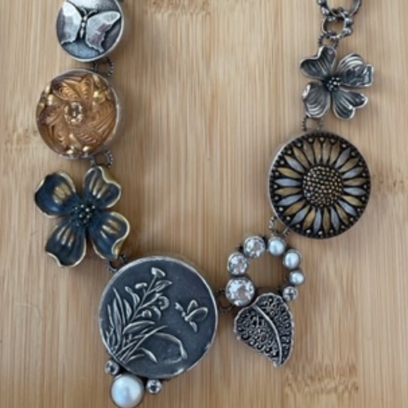 Echo Of The Dreamer Necklace - Picture 3 of 4